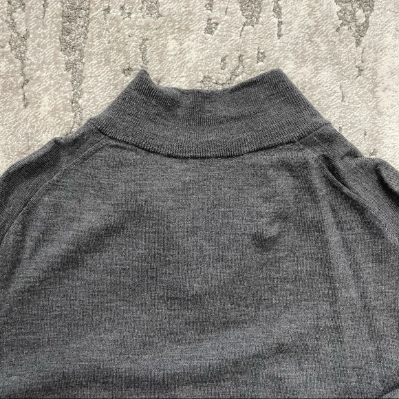 Bloomingdale’s Mens gray quarter zip, large - Picture 4 of 4